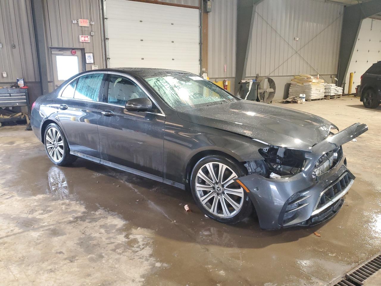 2021 Mercedes-Benz E-klasse VIN W1KZF8EB6MA968351 Copart auction photo, frame damage / front end damage thumbnail 4