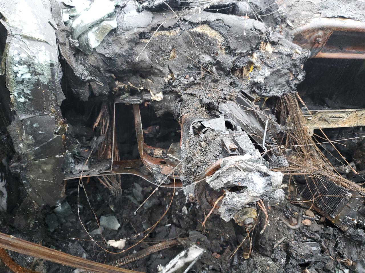2001 Buick Regal VIN 2G4WB52K811228233 Copart auction photo, burn damage thumbnail 9