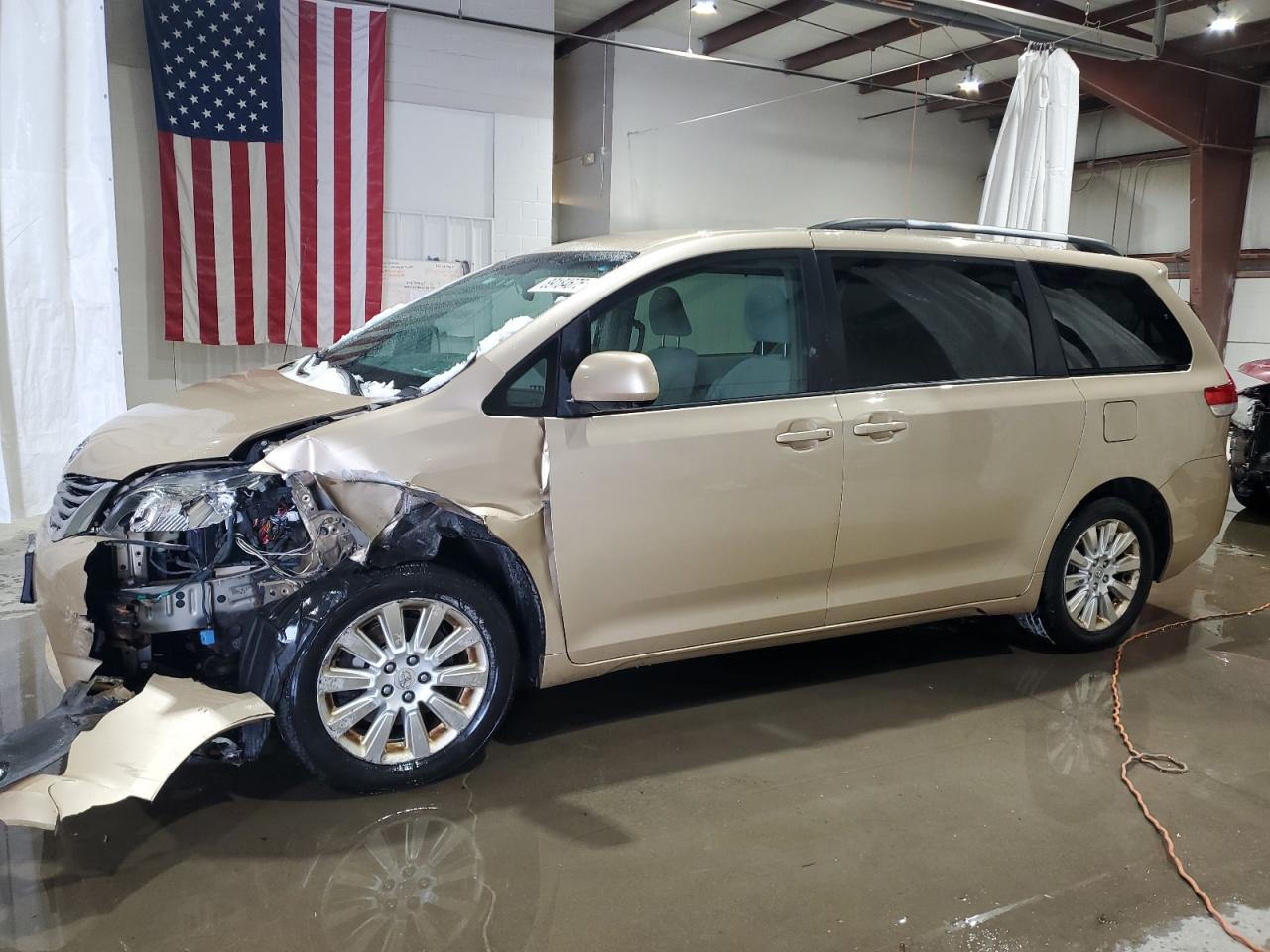 2011 Toyota Sienna VIN 5TDJK3DC2BS025793