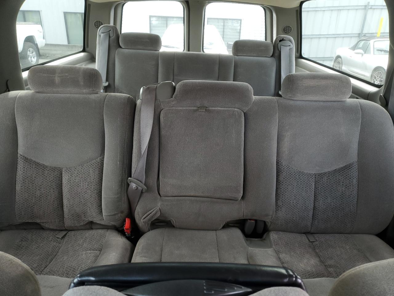 2004 Chevrolet Suburban VIN 3GNEC16T84G207457 Copart auction photo, side damage thumbnail 10