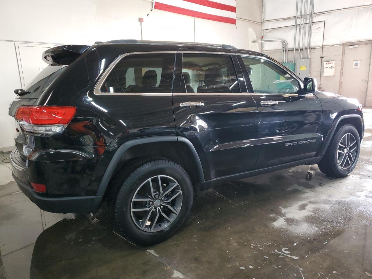 2018 Jeep Grand Cherokee VIN 1C4RJFBG4JC390070 Copart auction photo, front end / side damage thumbnail 3