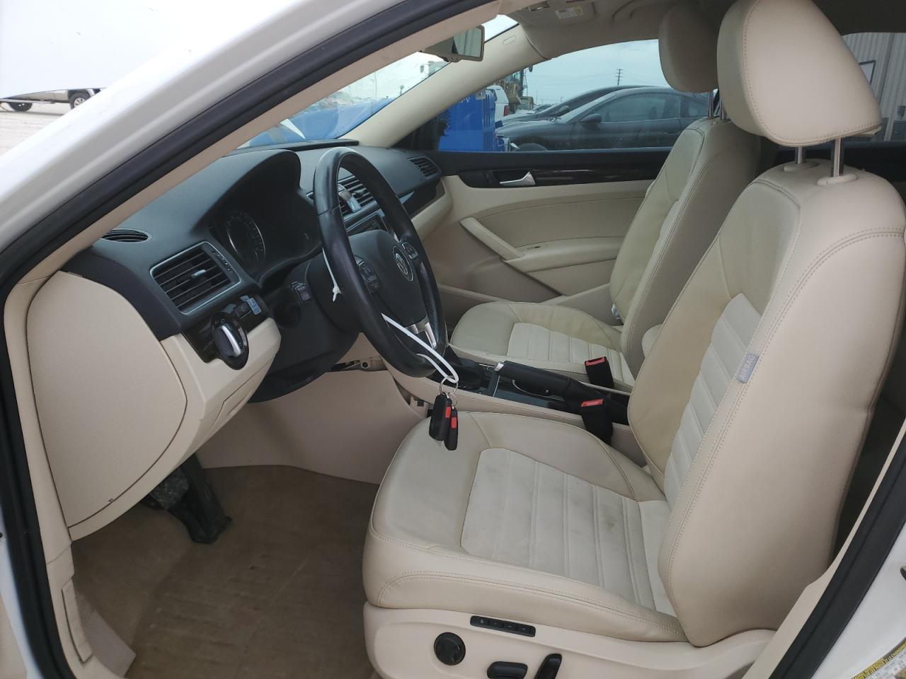 2015 Volkswagen Passat VIN 1VWCV7A38FC073122 Copart auction photo, side / minor dent/scratches damage thumbnail 7