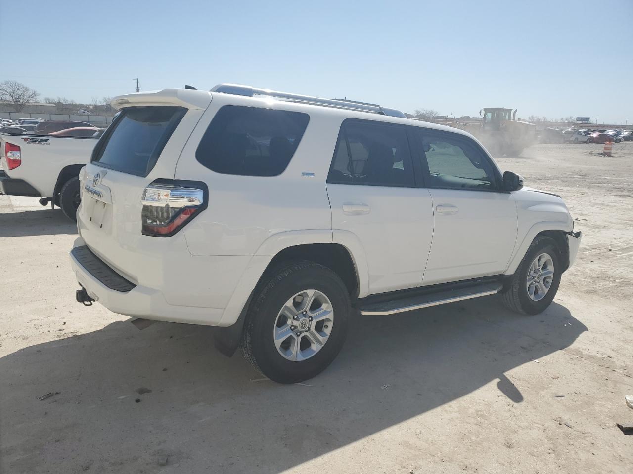 2016 Toyota 4Runner VIN JTEZU5JR0G5128169 Copart auction photo, front end / minor dent/scratches damage thumbnail 3