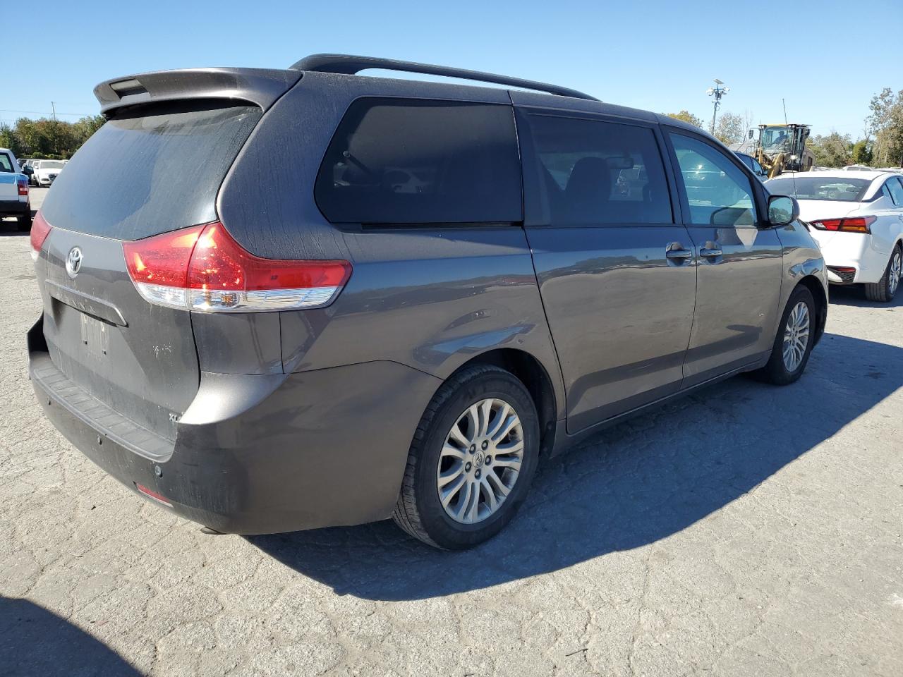 2012 Toyota Sienna VIN 5TDYK3DC5CS205821 Copart auction photo, front end / side damage thumbnail 3