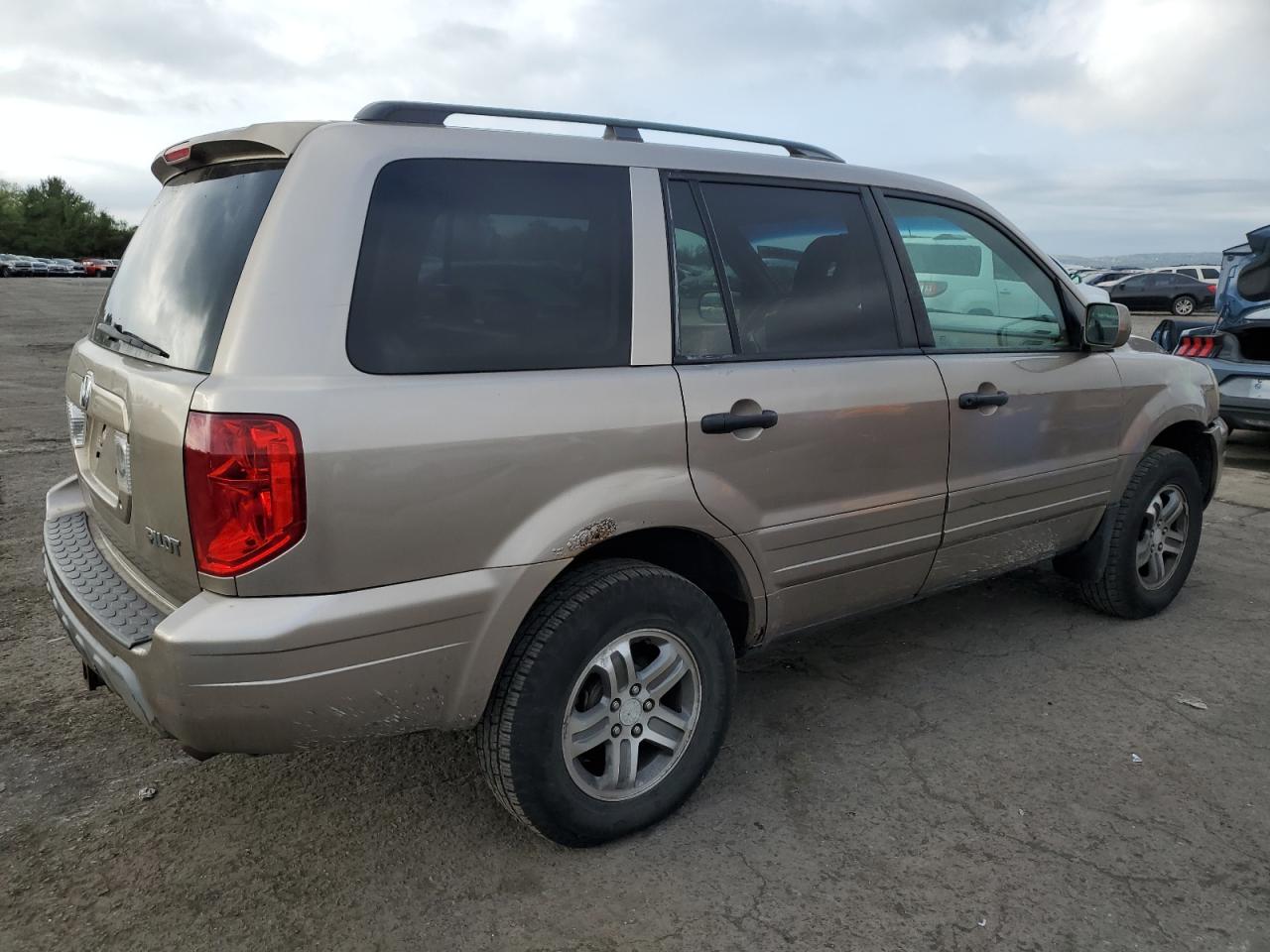2004 Honda Pilot VIN 2HKYF18554H594262 Copart auction photo, front end / rear end damage thumbnail 3
