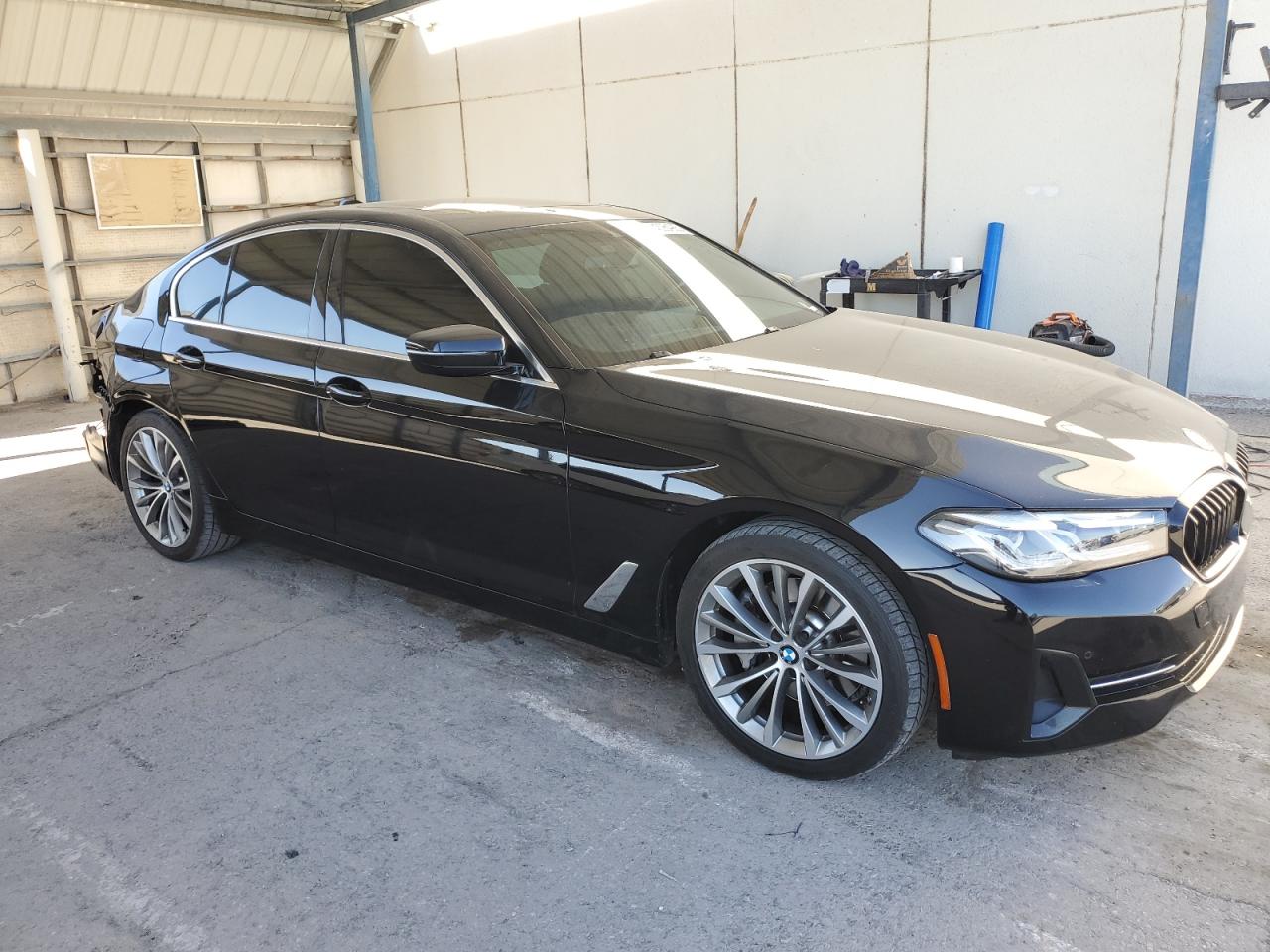 2021 BMW 5er VIN WBA53BH03MWX18073 Copart auction photo, rear end / minor dent/scratches damage thumbnail 4