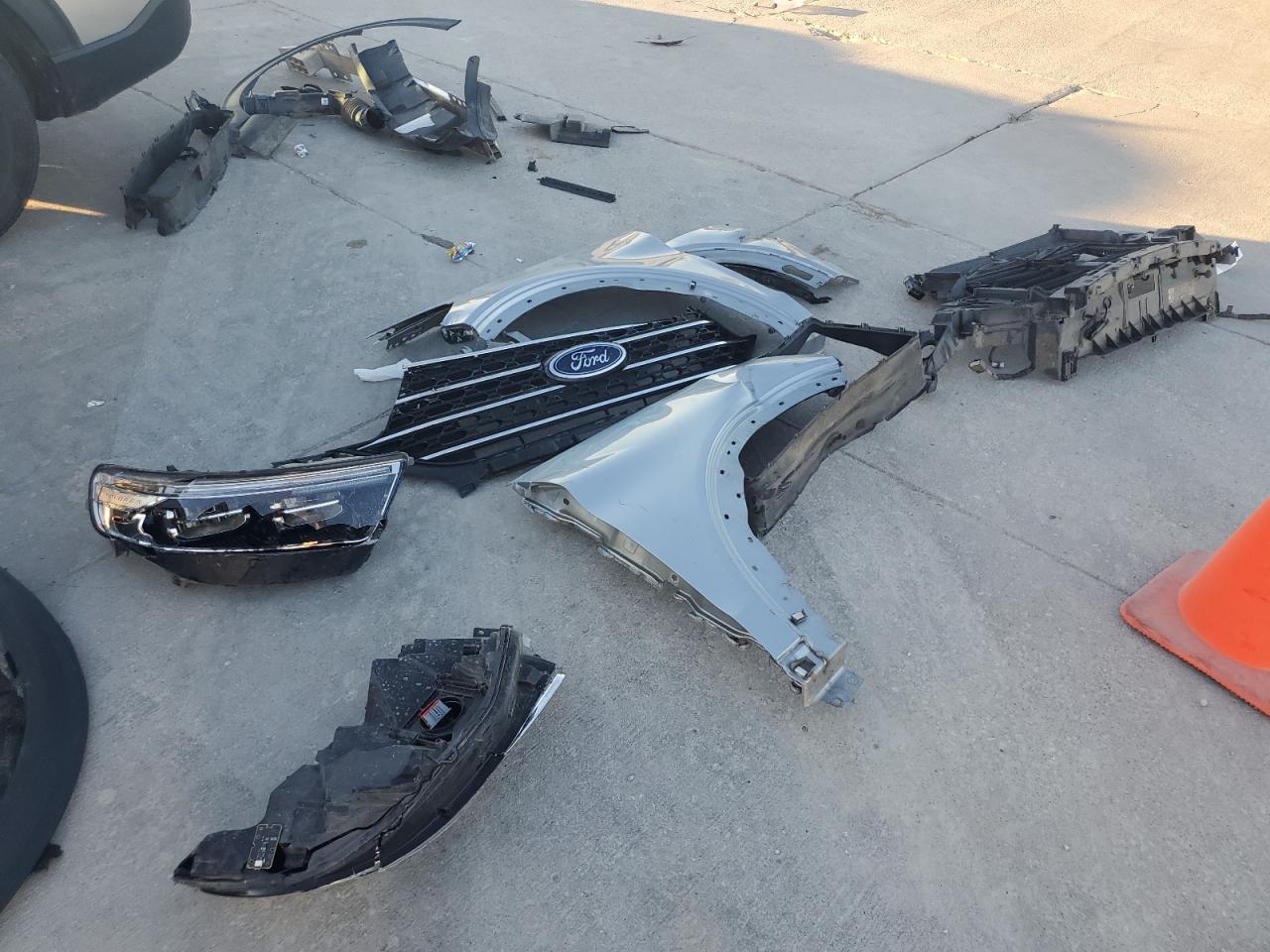 2021 Ford Explorer VIN 1FMSK7DH3MGA94380 Copart auction photo, front end damage thumbnail 13