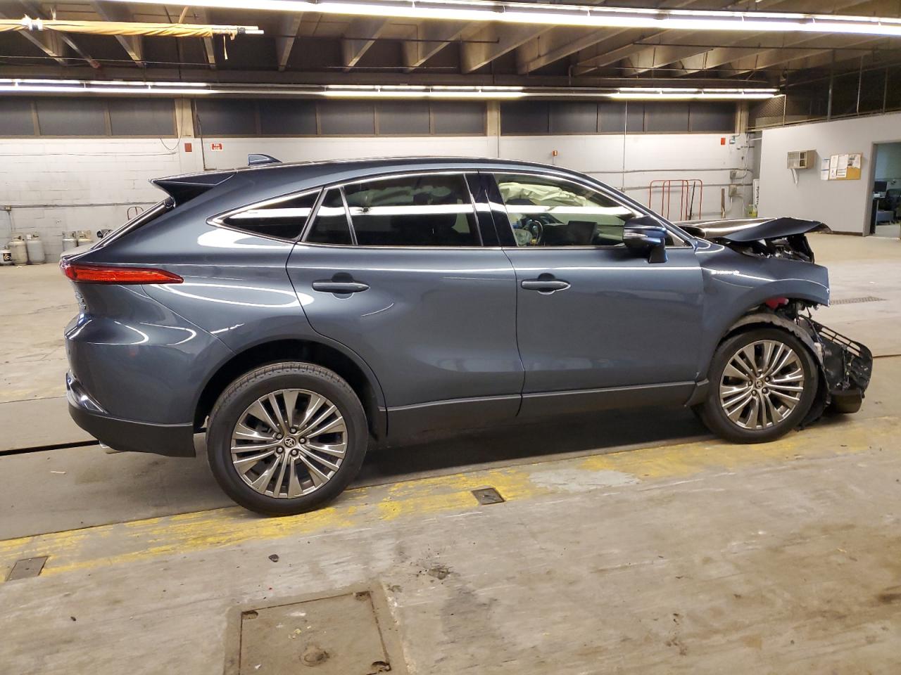 2021 Toyota Venza VIN JTEAAAAH8MJ012386 Copart auction photo, front end / minor dent/scratches damage thumbnail 3