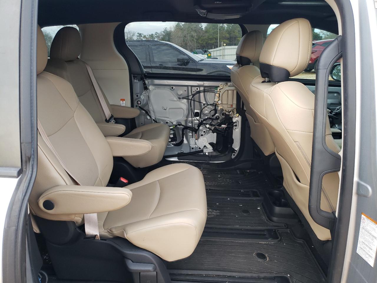 2021 Toyota Sienna VIN 5TDYRKEC8MS070968 Copart auction photo, stripped damage thumbnail 11