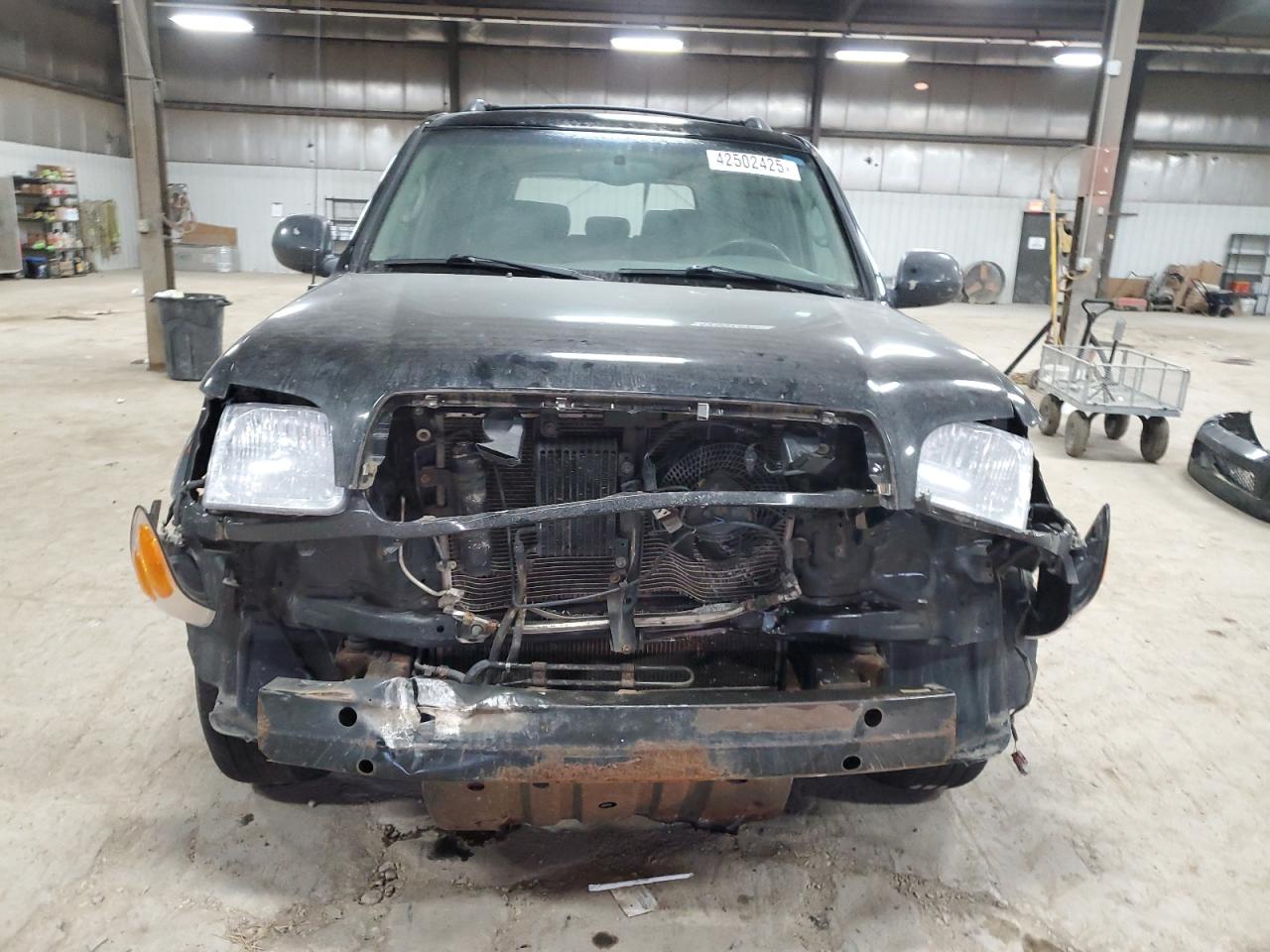 2004 Toyota Sequoia VIN 5TDBT48A44S218515 Copart auction photo, front end / minor dent/scratches damage thumbnail 5
