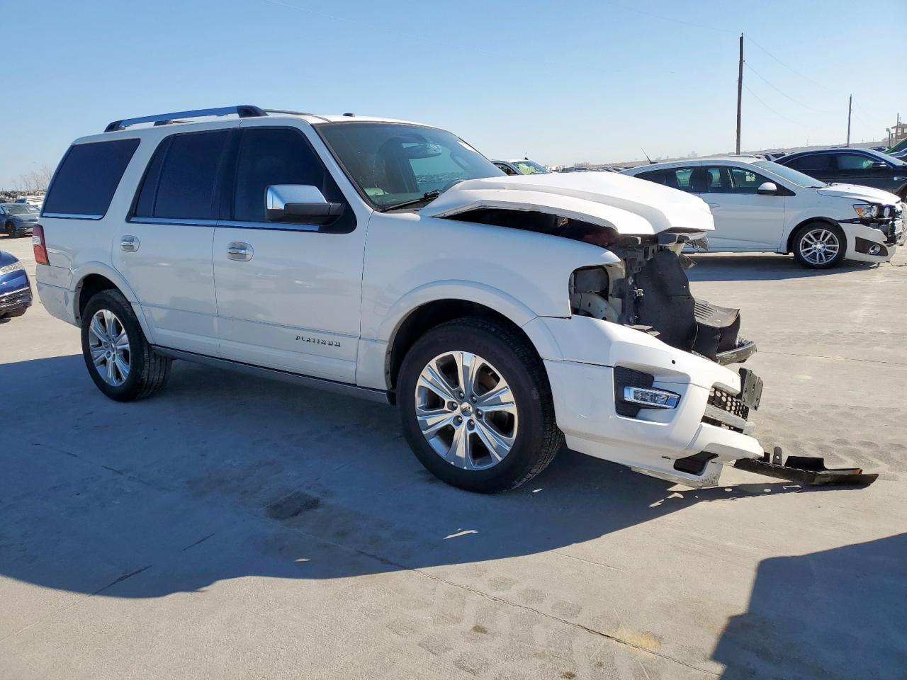 2015 Ford Expedition VIN 1FMJU1LTXFEF03370 Copart auction photo, front end damage thumbnail 4