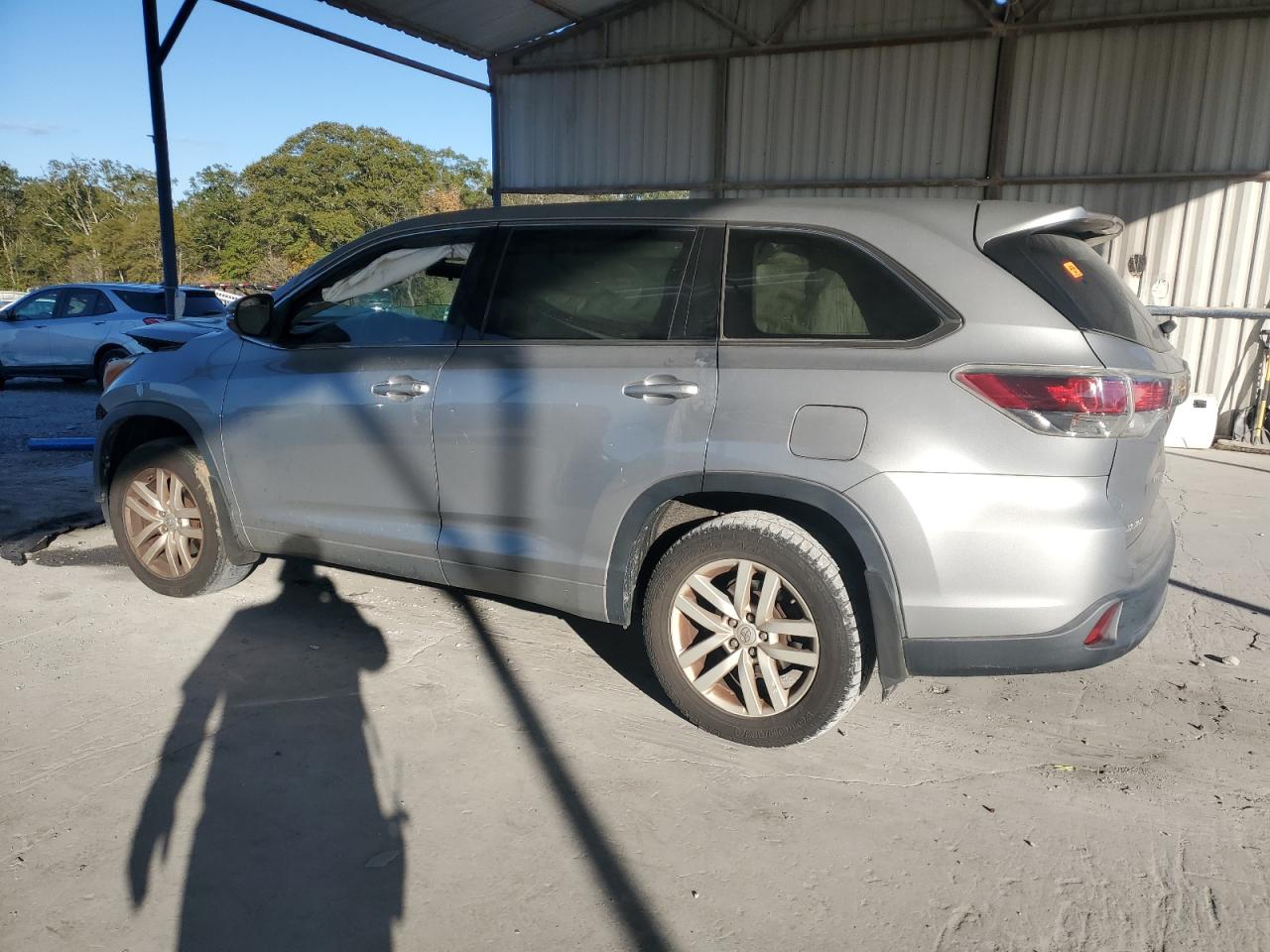 2015 Toyota Highlander VIN 5TDBKRFH8FS143563 Copart auction photo, front end damage thumbnail 2