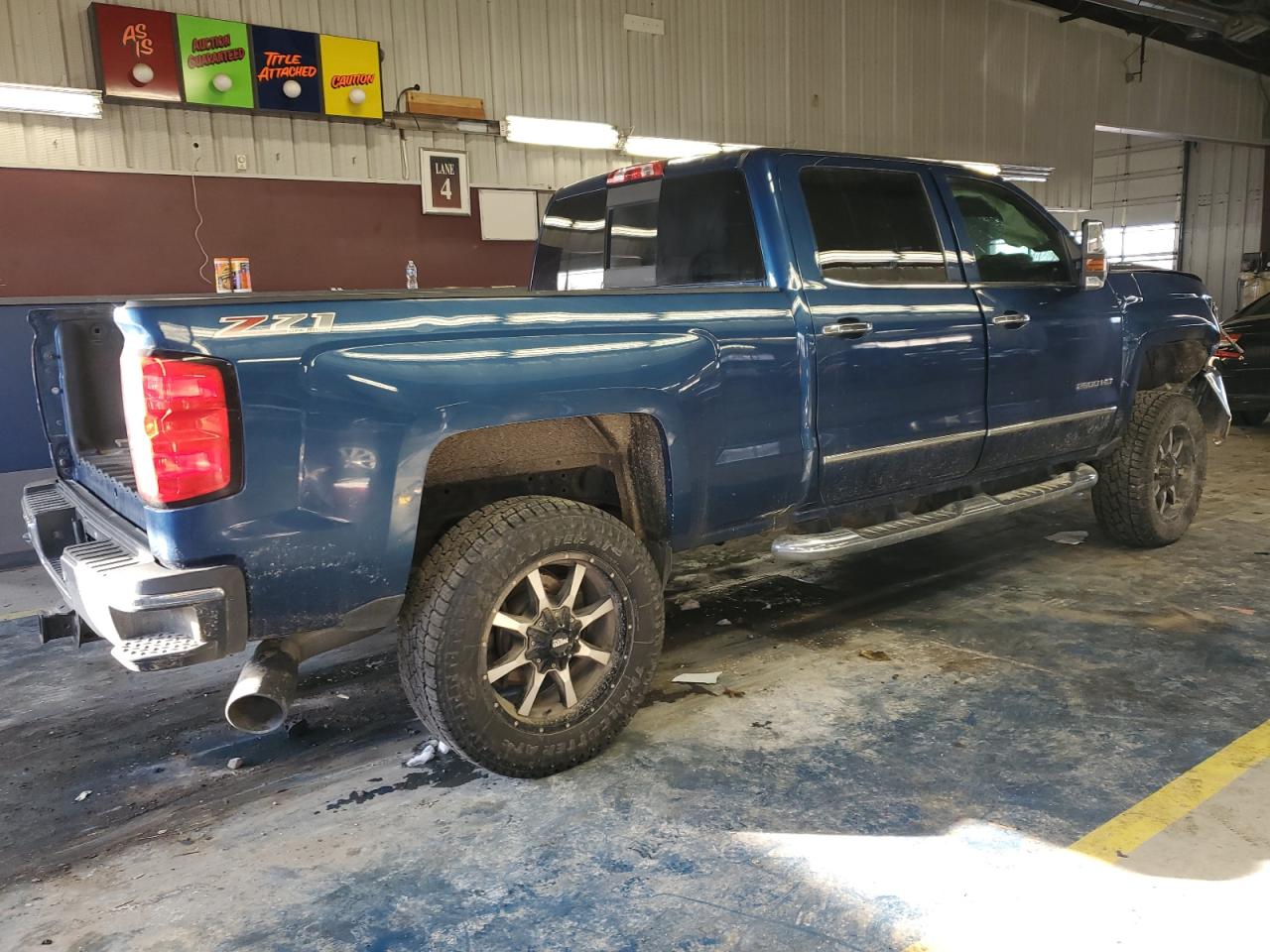 2015 Chevrolet Silverado VIN 1GC1KWE81FF665947 Copart auction photo, front end / rear end damage thumbnail 3