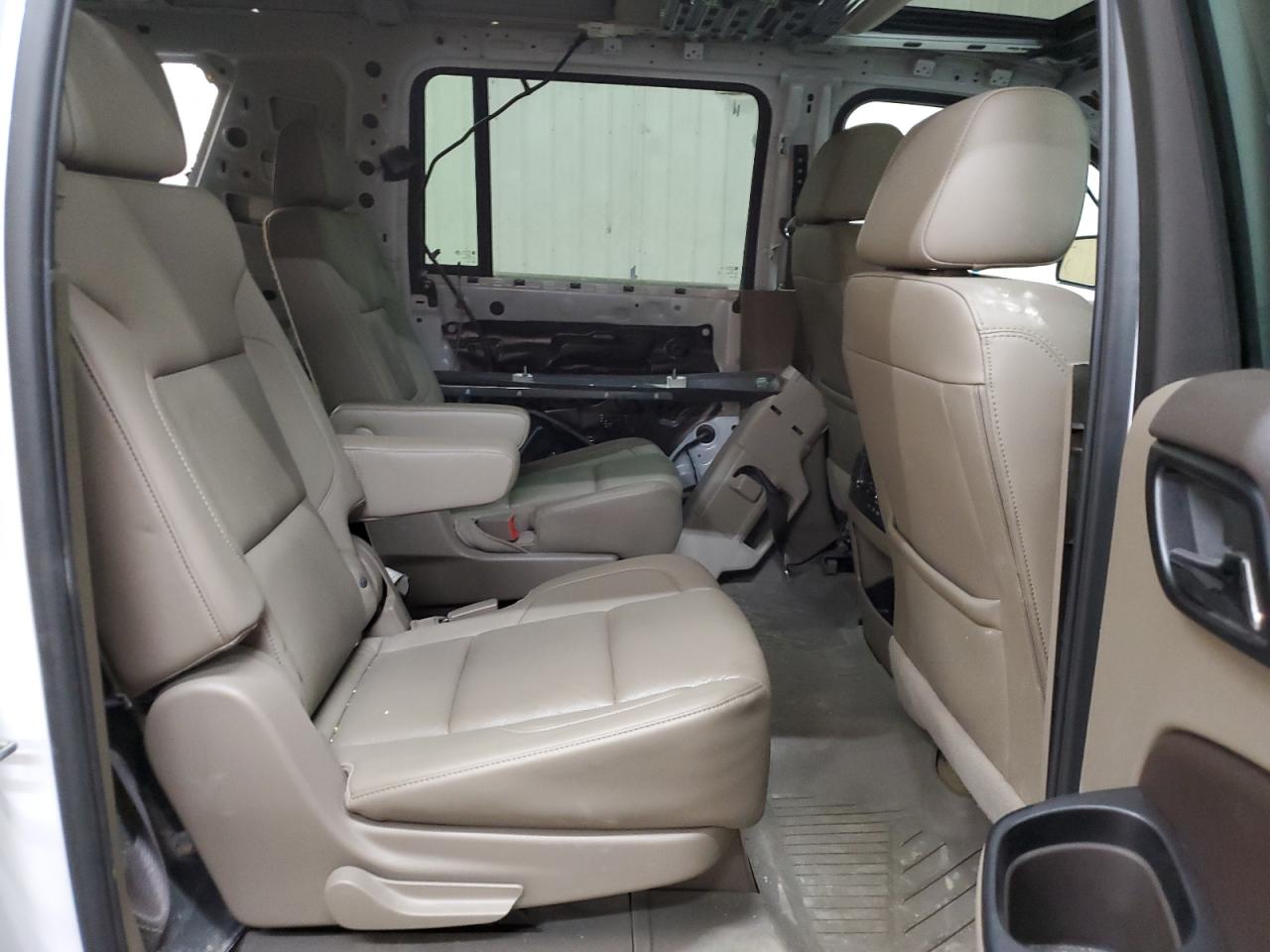 2018 Chevrolet Suburban VIN 1GNSKJKC2JR346040 Copart auction photo, side / rear end damage thumbnail 11