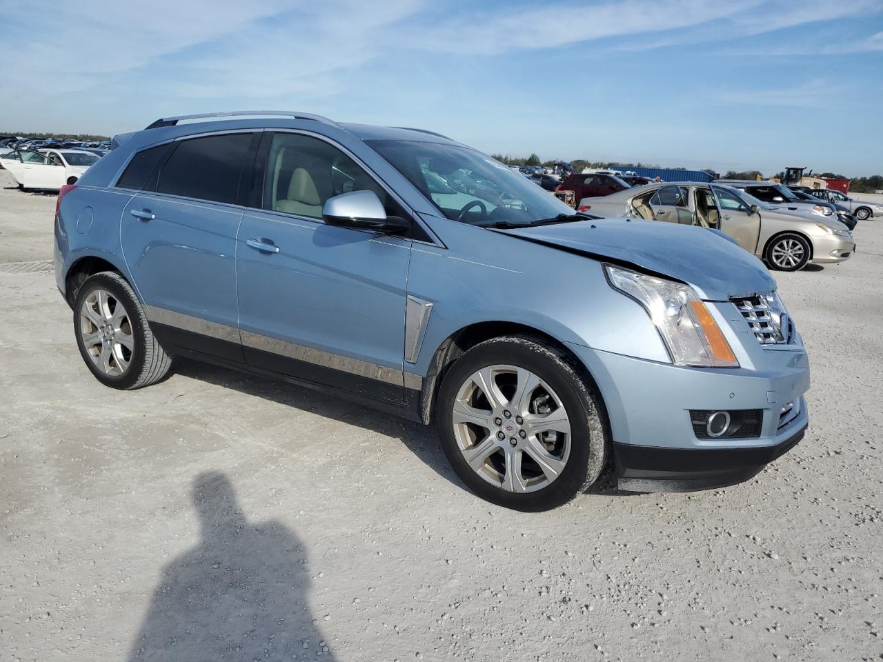 2013 Cadillac SRX VIN 3GYFNEE30DS650922 Copart auction photo, front end / minor dent/scratches damage thumbnail 4