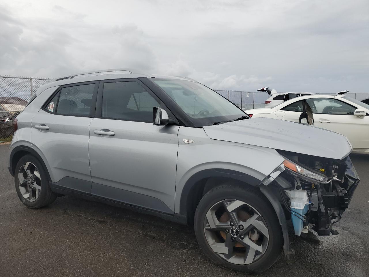 2022 Hyundai Venue VIN KMHRC8A3XNU178175 Copart auction photo, front end / side damage thumbnail 4