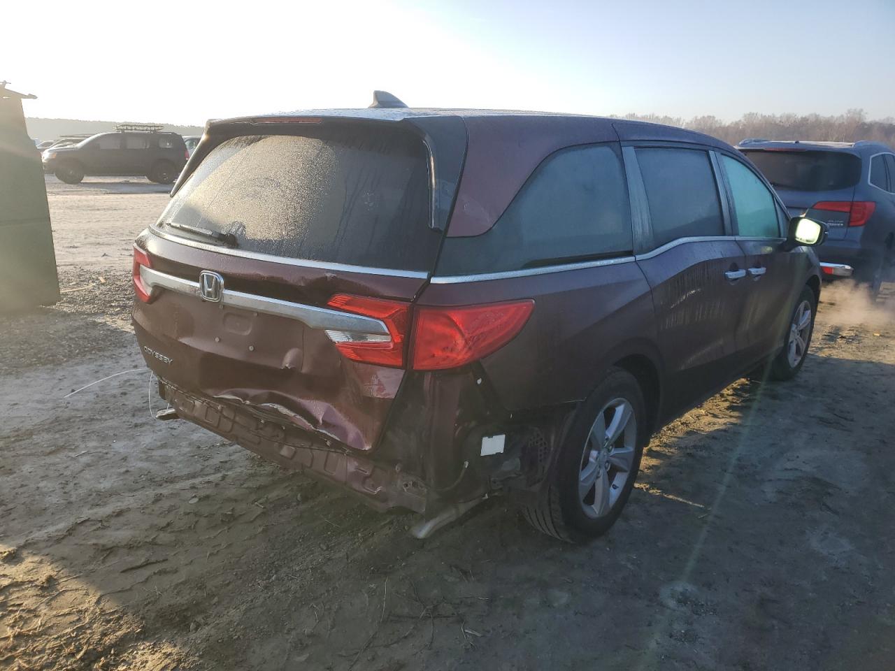 2018 Honda Odyssey VIN 5FNRL6H72JB062800 Copart auction photo, rear end damage thumbnail 3