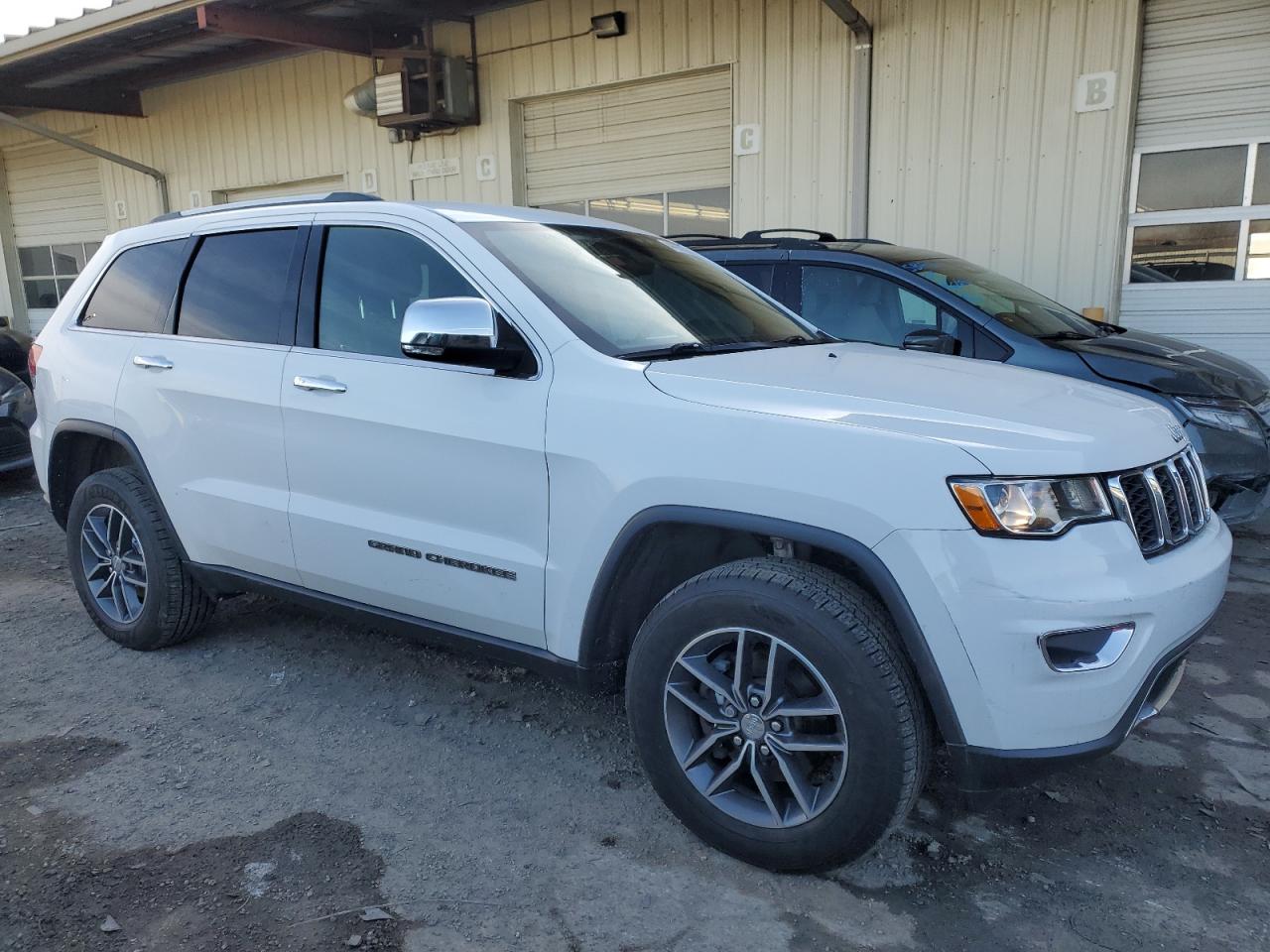 2018 Jeep Grand Cherokee VIN 1C4RJFBG8JC426200 Copart auction photo, minor dent/scratches damage thumbnail 4