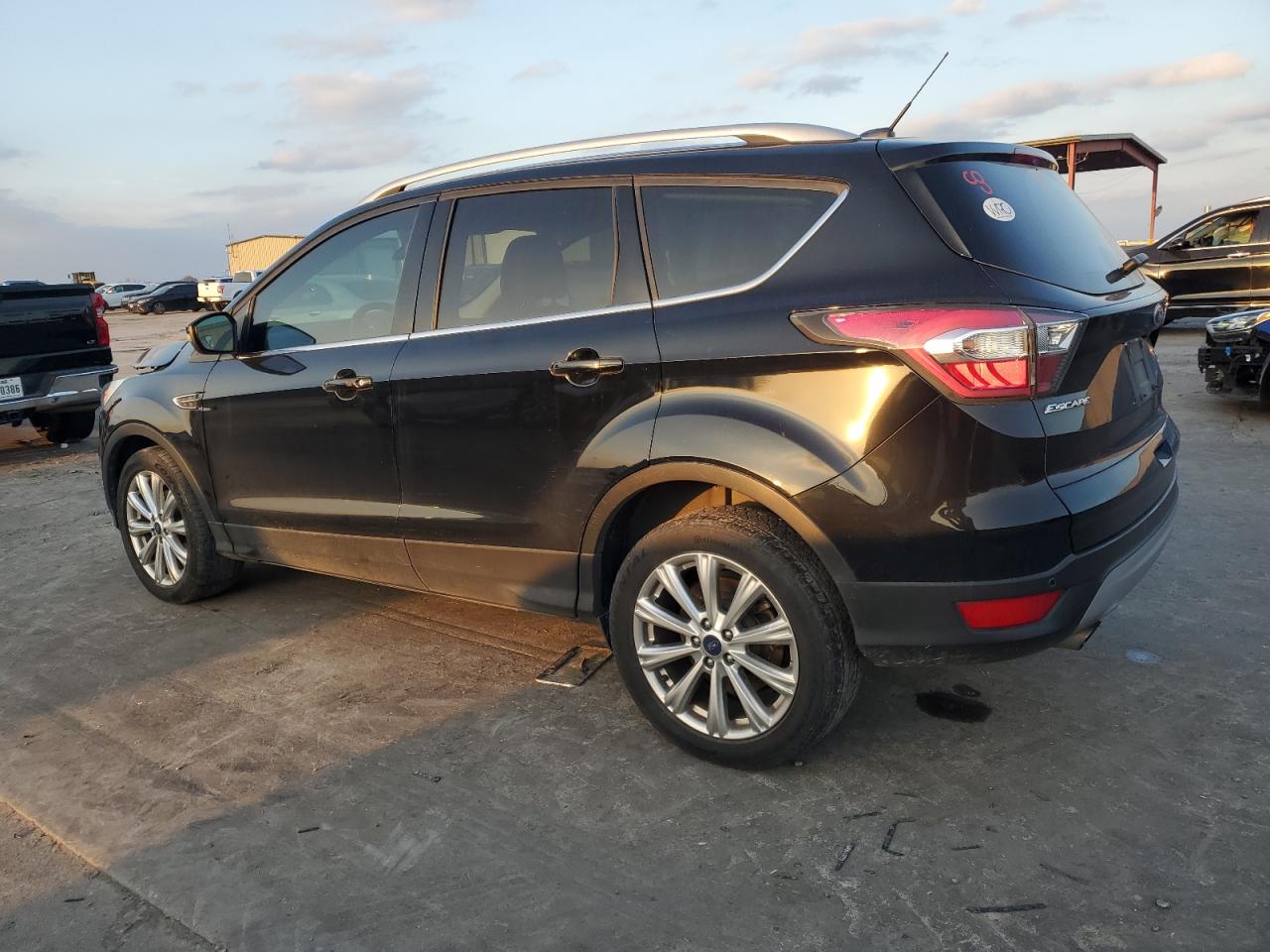 2017 Ford Escape VIN 1FMCU0JD9HUB06238 Copart auction photo, normal wear damage thumbnail 2