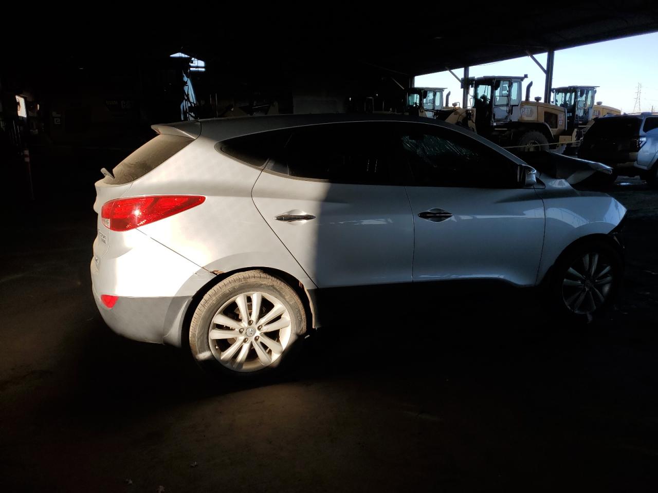 2011 Hyundai Tucson VIN KM8JUCAC2BU314467 Copart auction photo, front end / side damage thumbnail 3