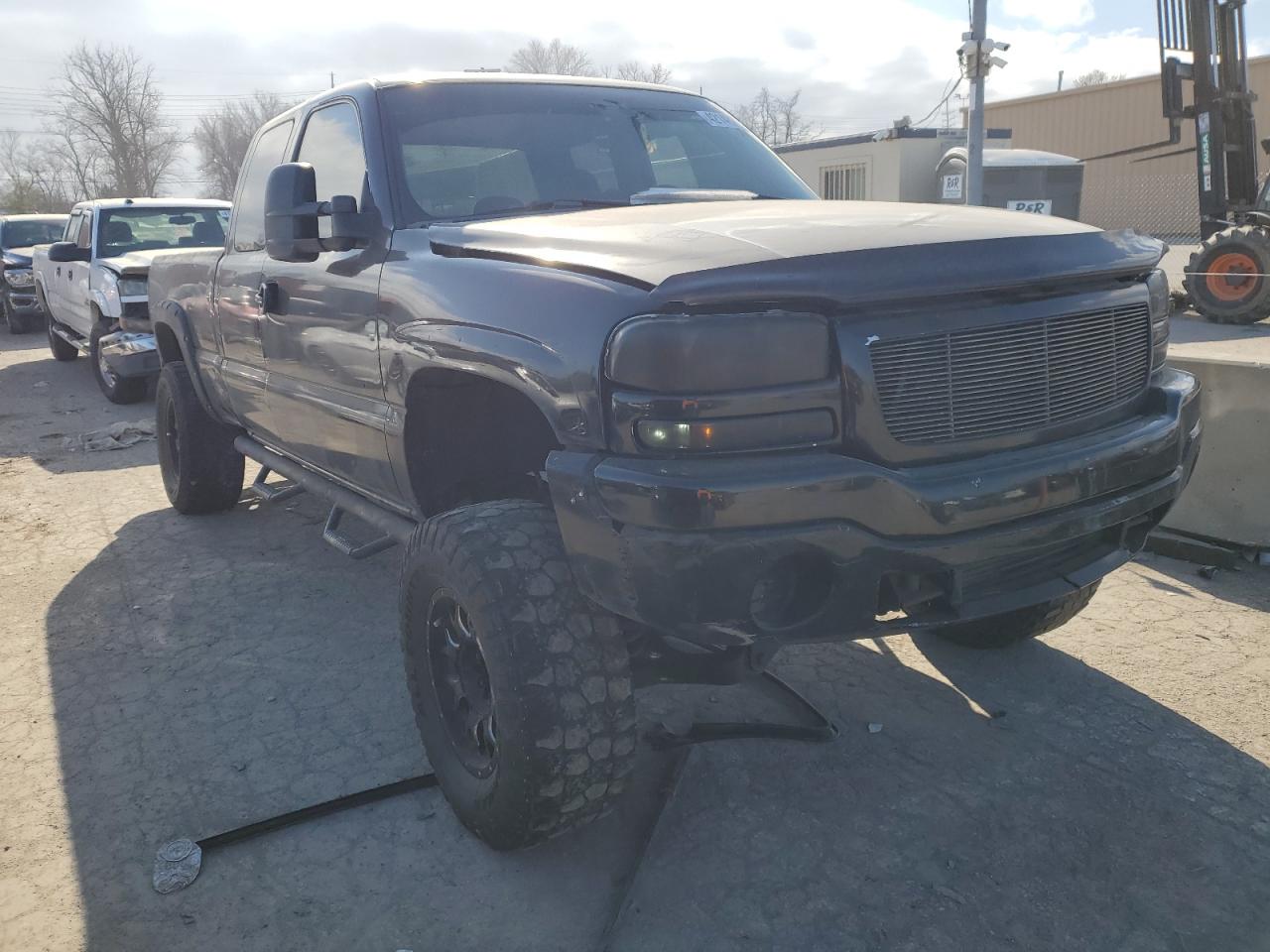 2003 GMC Sierra VIN 2GTEC19V531100668 Copart auction photo, rear end / minor dent/scratches damage thumbnail 4