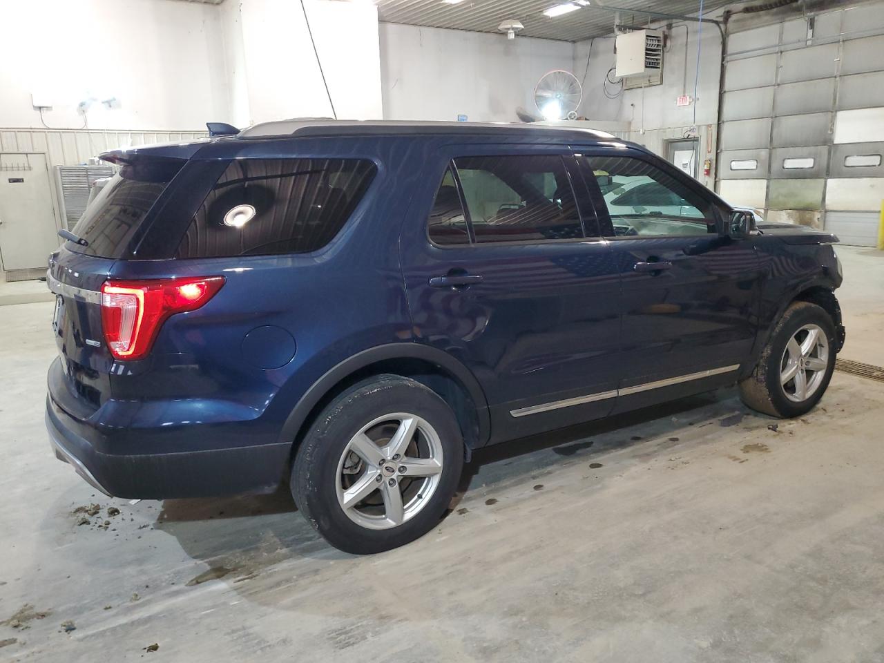 2017 Ford Explorer VIN 1FM5K8DH5HGC30923 Copart auction photo, front end damage thumbnail 3