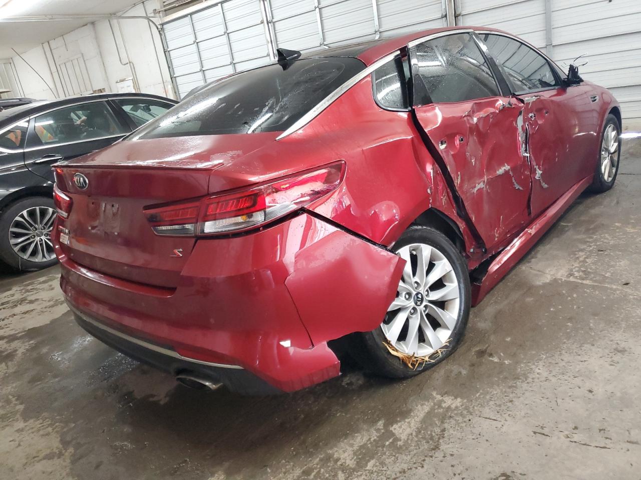 2018 KIA Optima VIN 5XXGT4L30JG181880 Copart auction photo, side / rear end damage thumbnail 3