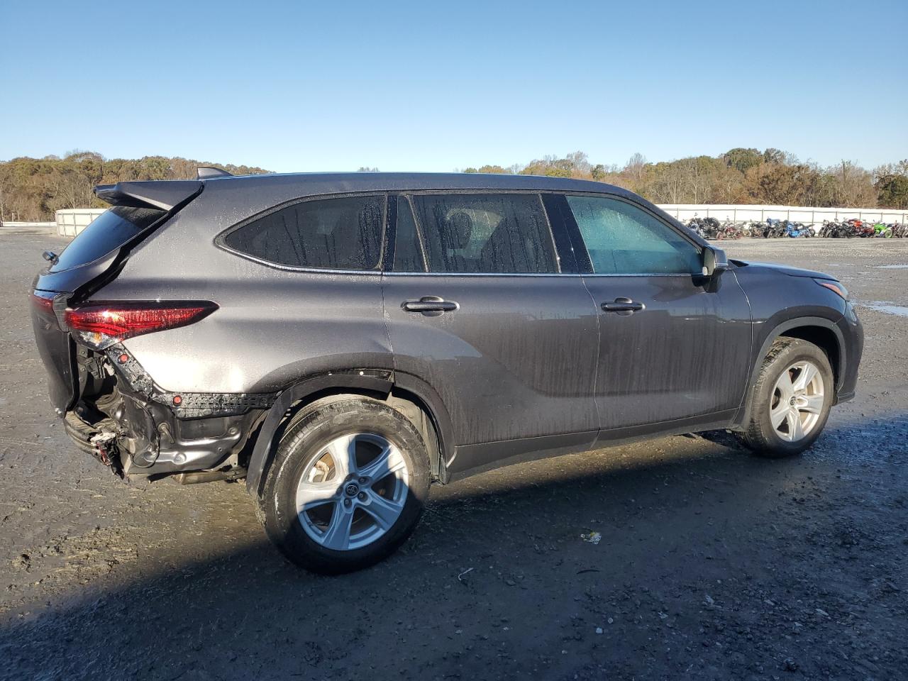 2021 Toyota Highlander VIN 5TDCZRBH5MS555345 Copart auction photo, rear end / minor dent/scratches damage thumbnail 3