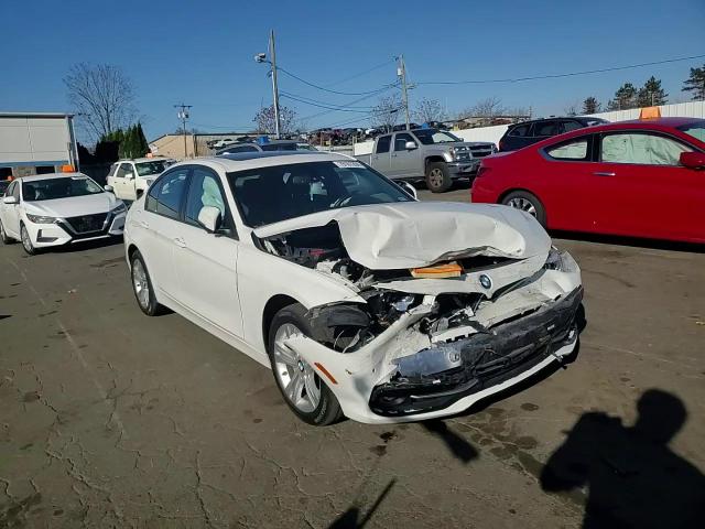 2016 BMW 3er VIN WBA8E3G56GNU01098 Copart auction photo, front end / minor dent/scratches damage thumbnail 11