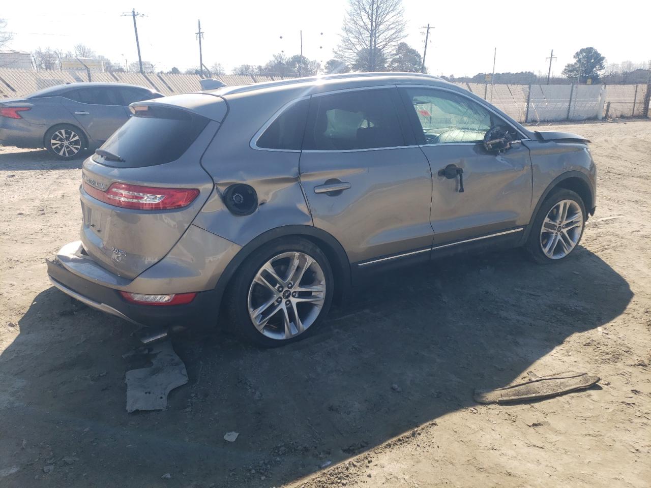 2016 Lincoln MKC VIN 5LMCJ3D98GUJ21407 Copart auction photo, rollover / all over damage thumbnail 3