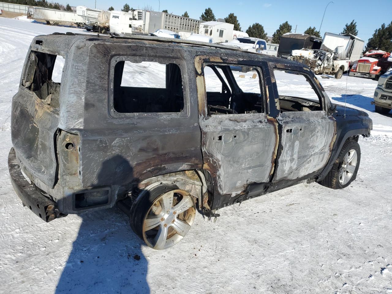 2015 Jeep Liberty (Patriot) VIN 1C4NJRFB4FD270205 Copart auction photo, burn damage thumbnail 3