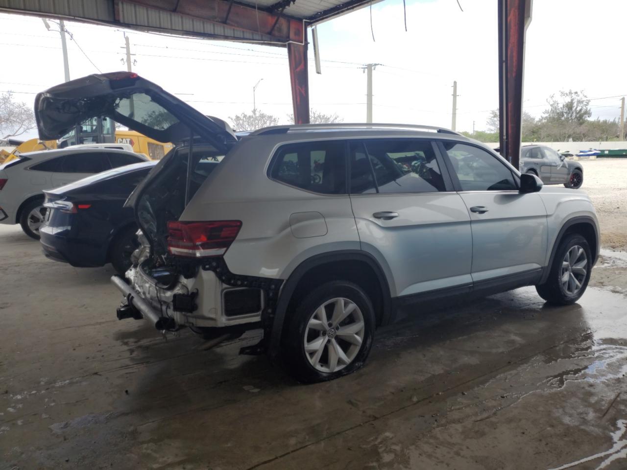 2018 Volkswagen Atlas VIN 1V2DR2CAXJC553308 Copart auction photo, rear end damage thumbnail 3