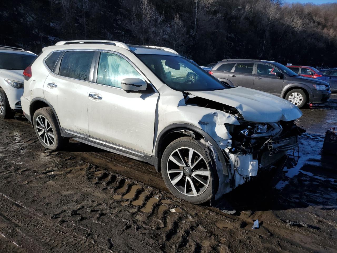 2020 Nissan Rogue VIN 5N1AT2MV5LC772702 Copart auction photo, front end / minor dent/scratches damage thumbnail 4