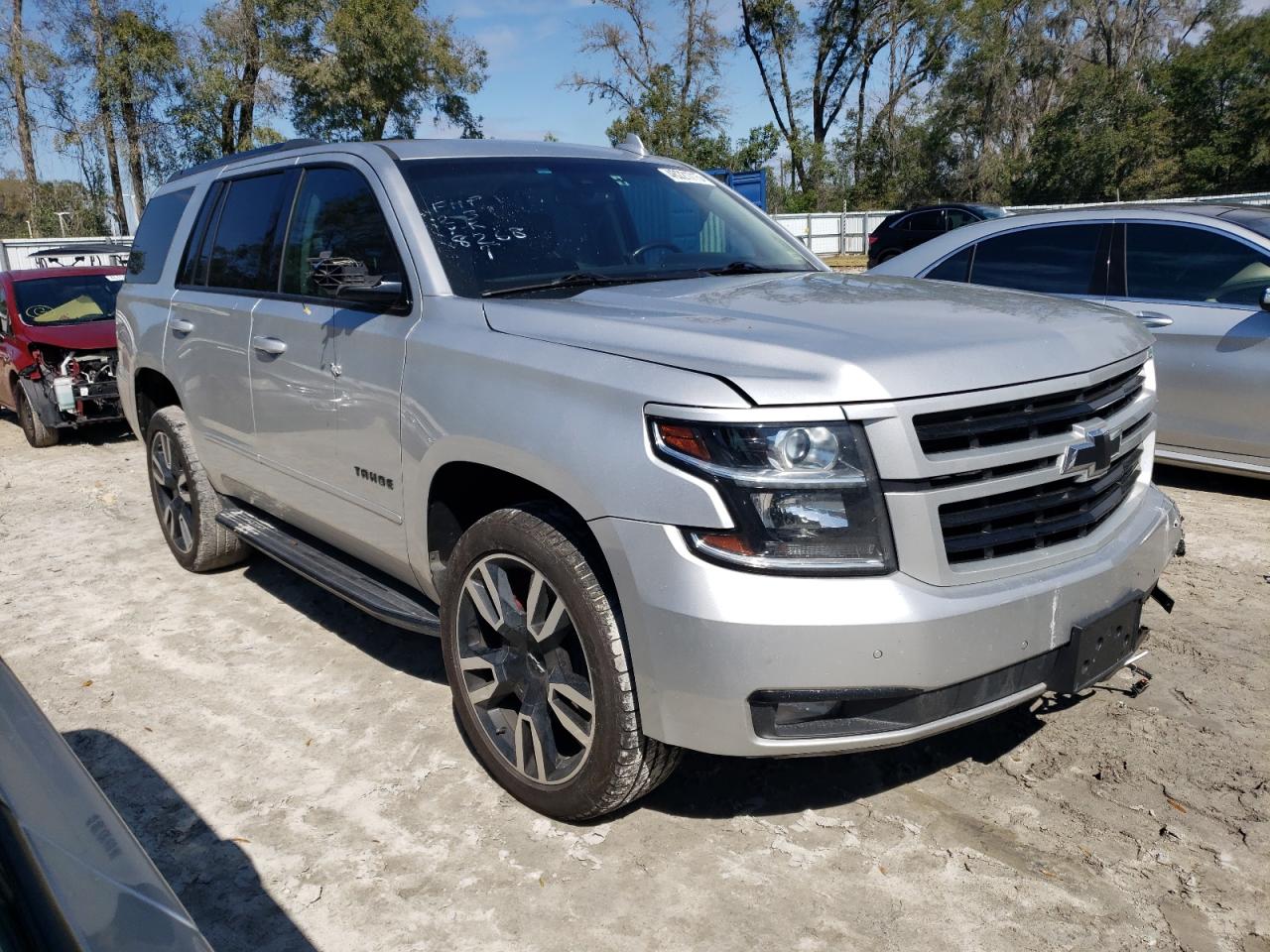 2018 Chevrolet Tahoe VIN 1GNSKCKJ3JR218268 Copart auction photo, front end / side damage thumbnail 4