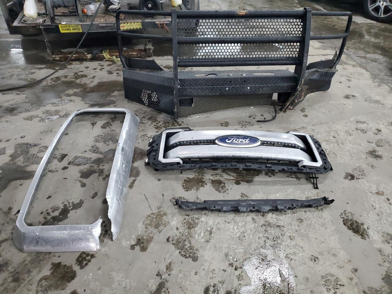 2011 Ford F250 VIN 1FT7W2BT8BEA80556 Copart auction photo, front end damage thumbnail 12