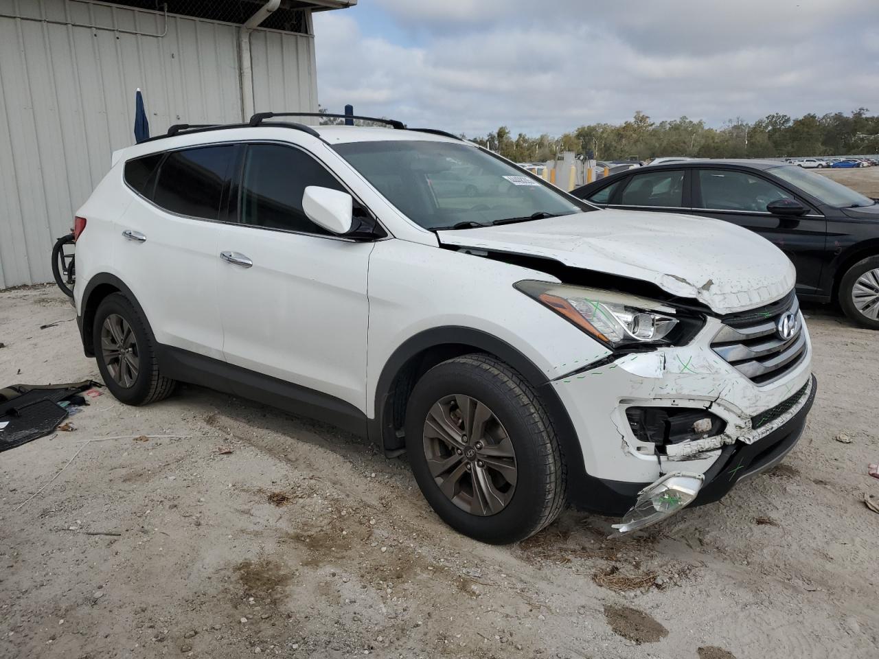 2016 Hyundai Santa Fe VIN 5XYZU3LB0GG347472 Copart auction photo, front end damage thumbnail 4