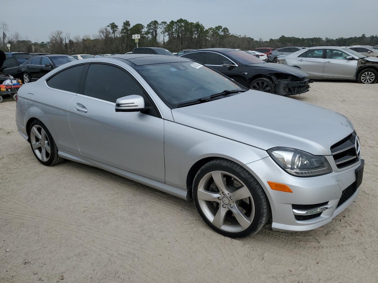 2014 Mercedes-Benz C-klasse VIN WDDGJ5HB8EG295688 Copart auction photo, side / rear end damage thumbnail 4