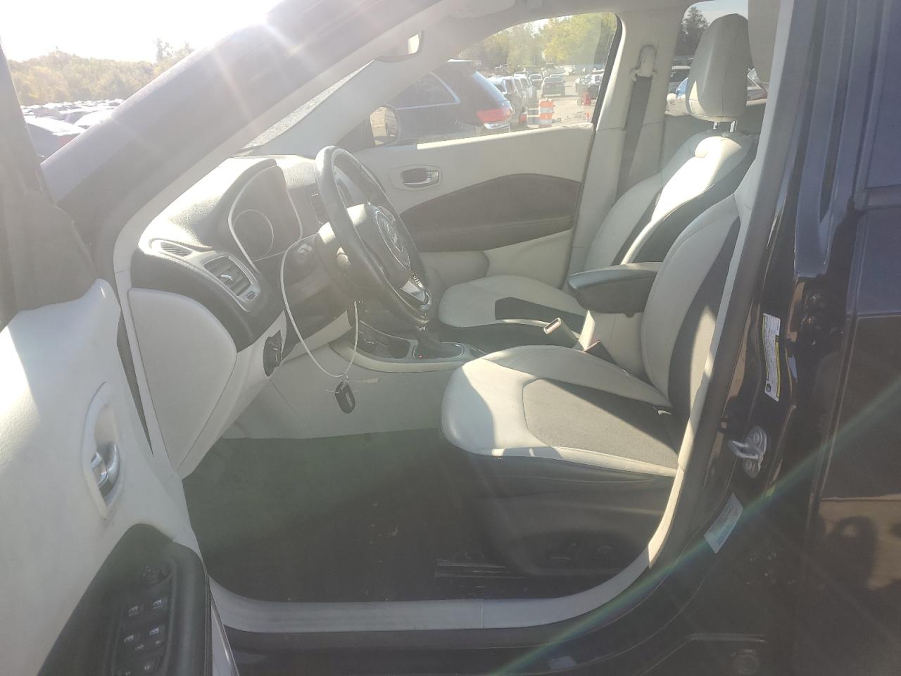 2017 Jeep Compass VIN 3C4NJDBB5HT617014 Copart auction photo, side / minor dent/scratches damage thumbnail 7