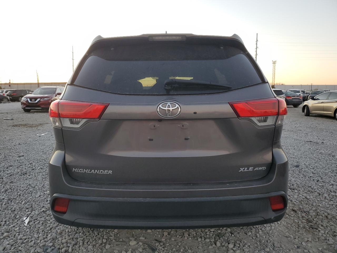 2018 Toyota Highlander VIN 5TDJZRFH4JS825890 Copart auction photo, front end damage thumbnail 6
