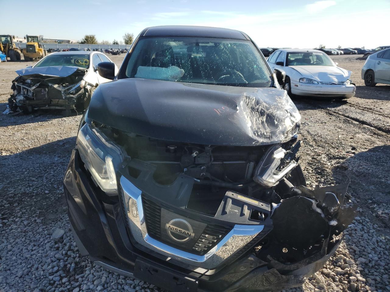 2017 Nissan Rogue VIN KNMAT2MT2HP596890 Copart auction photo, front end / side damage thumbnail 5