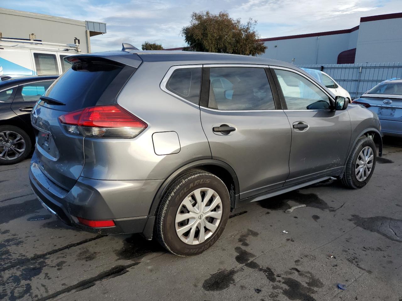 2017 Nissan Rogue VIN JN8AT2MTXHW389884 Copart auction photo, front end damage thumbnail 3