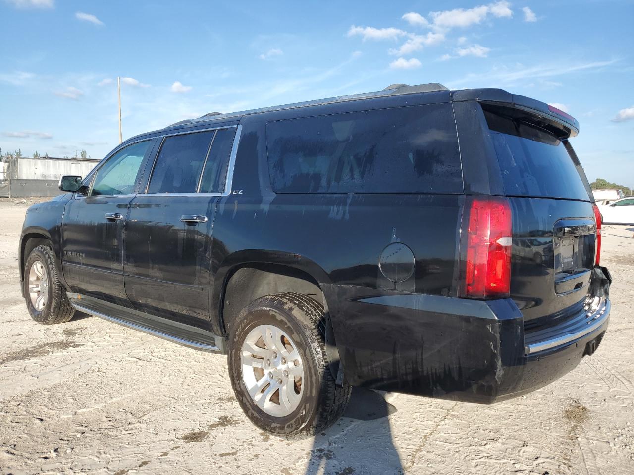 2015 Chevrolet Suburban VIN 1GNSCKKC2FR640872 Copart auction photo, minor dent/scratches damage thumbnail 2
