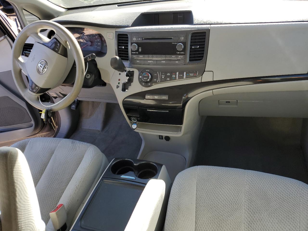 2013 Toyota Sienna VIN 5TDKK3DC4DS348444 Copart auction photo, rear end / minor dent/scratches damage thumbnail 8