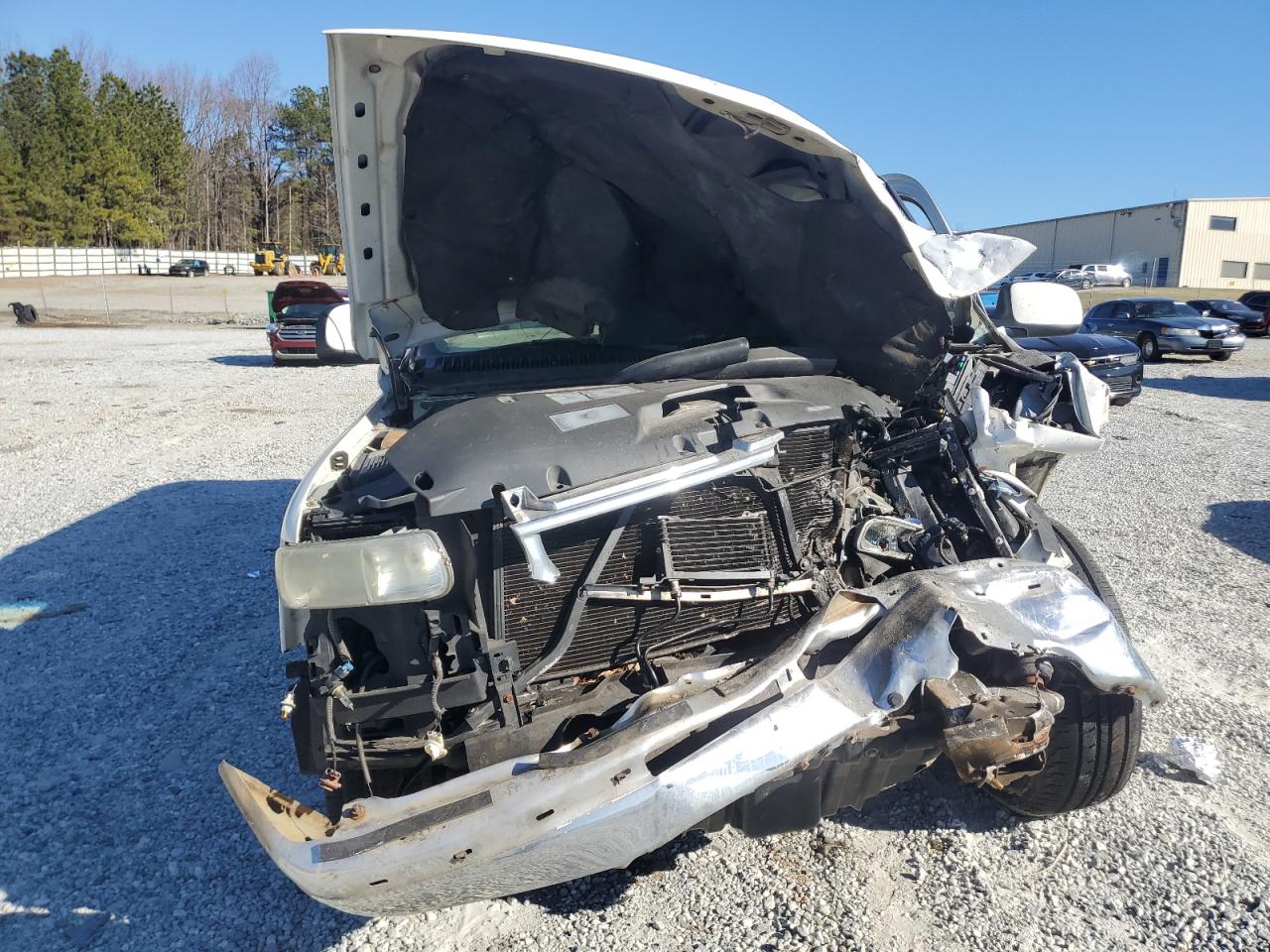 2003 Chevrolet Suburban VIN 1GNEC16Z93J174387 Copart auction photo, front end damage thumbnail 5