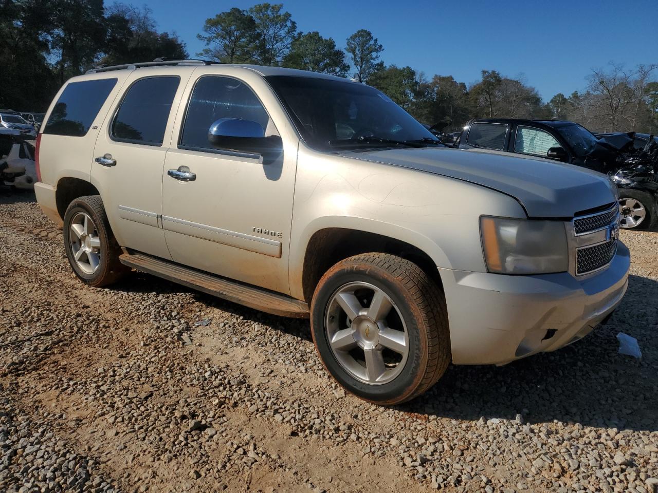 2010 Chevrolet Tahoe VIN 1GNUKCE08AR204510 Copart auction photo, minor dent/scratches / vandalism damage thumbnail 4