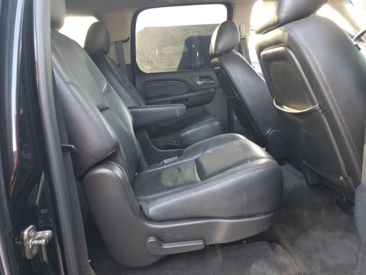 2011 GMC Yukon VIN 1GKS2MEFXBR367742 Copart auction photo, water/flood damage thumbnail 11