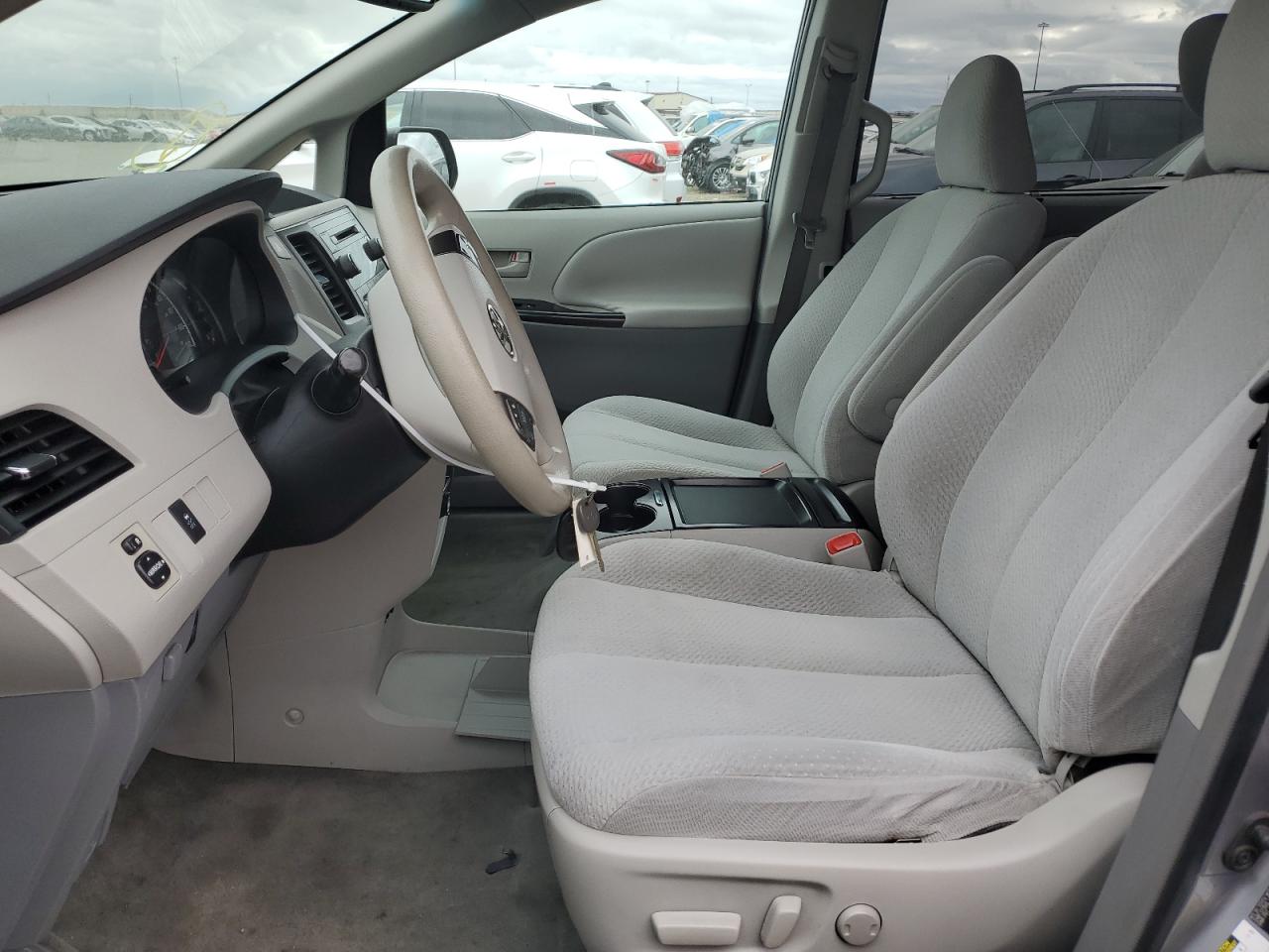 2011 Toyota Sienna VIN 5TDKK3DC5BS139100 Copart auction photo, front end damage thumbnail 7