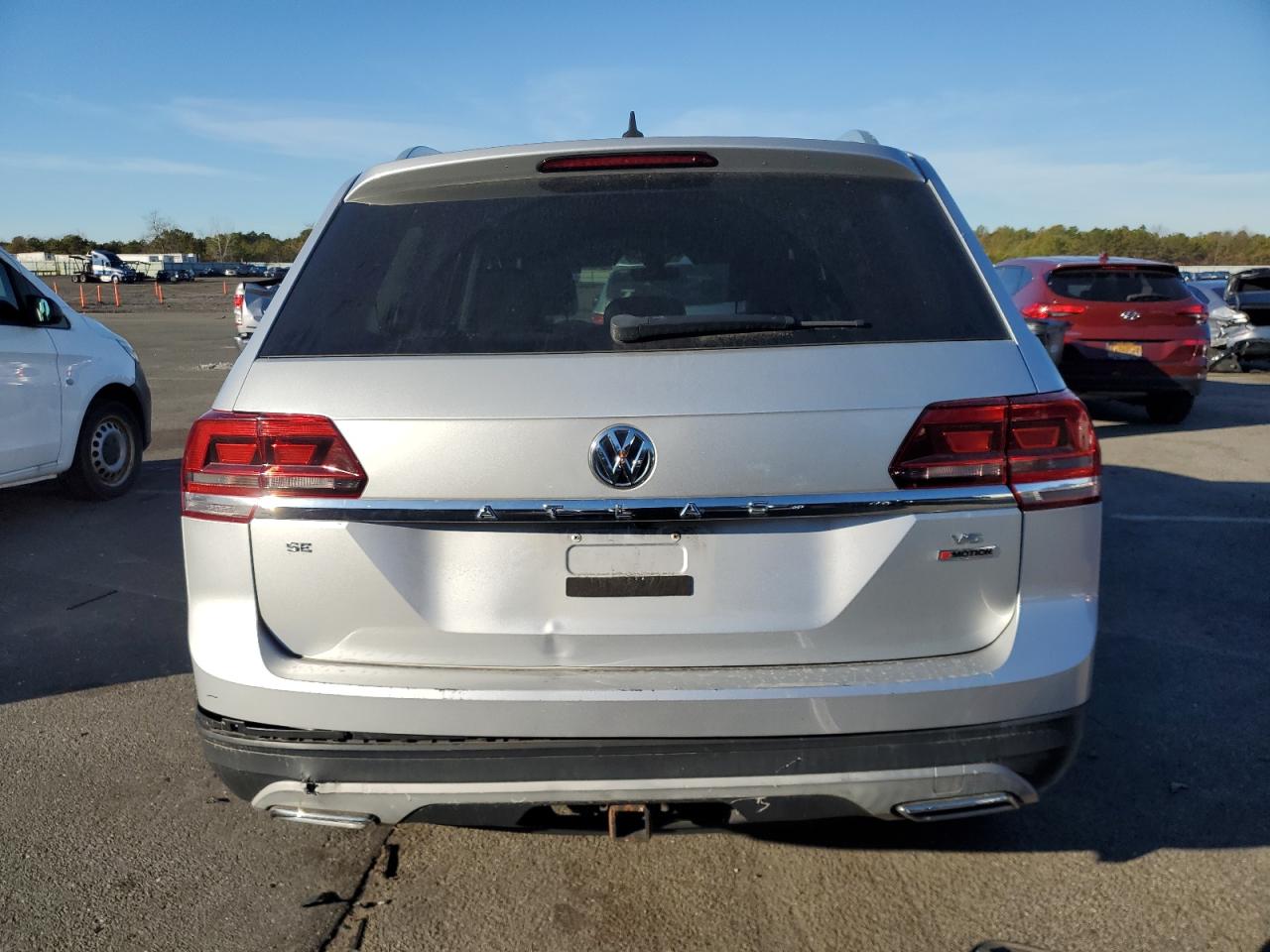 2019 Volkswagen Atlas VIN 1V2UR2CA4KC605484 Copart auction photo, front end / minor dent/scratches damage thumbnail 6