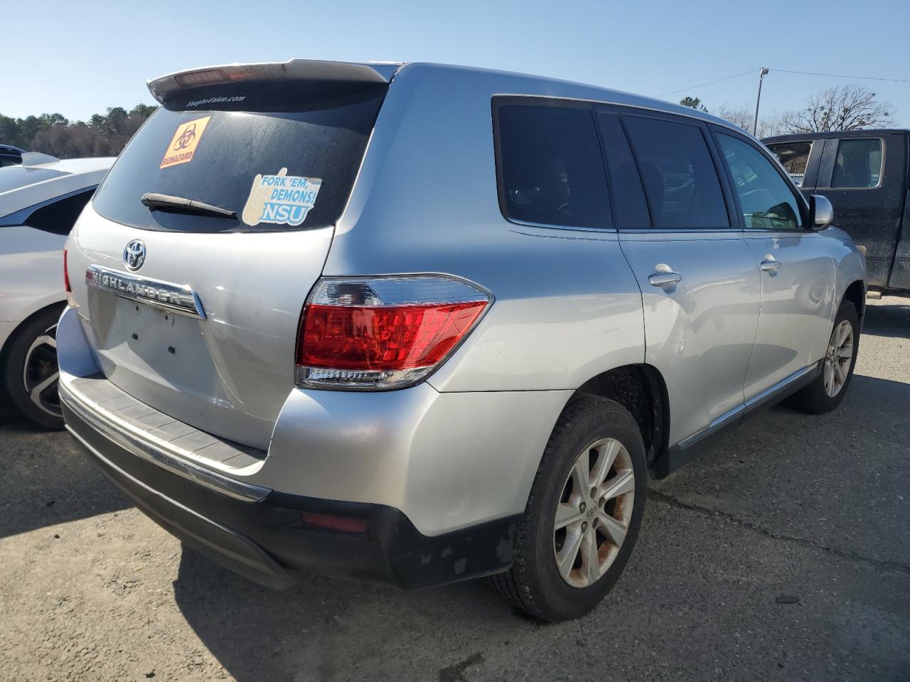 2013 Toyota Highlander VIN 5TDZK3EHXDS134485 Copart auction photo, minor dent/scratches damage thumbnail 3