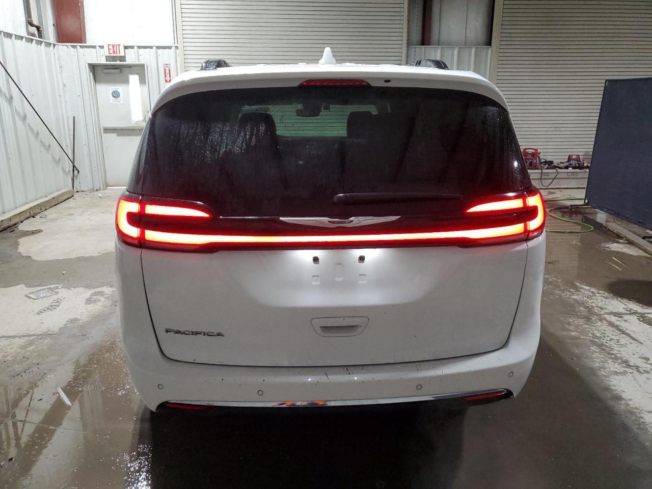 2022 Chrysler Pacifica VIN 2C4RC1BG5NR212985 Copart auction photo, front end / side damage thumbnail 6